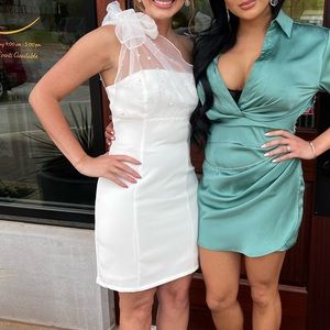 Pearl detail white dress. Size Medium